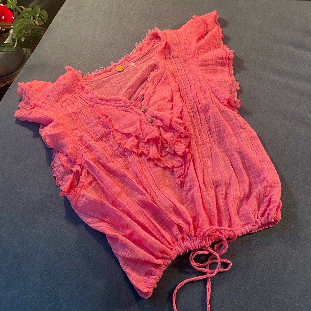 PRETTY FEMME super summery ruffle sleeve Free People top, cinched waist S <3